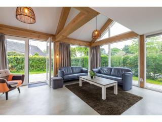 Holiday home near the beach, cleaning included - Burgh Haamstede - 0