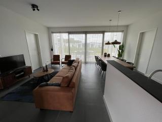 Villa with spacious garden and electric hot tub, cleaning included - Zeewolde - 3