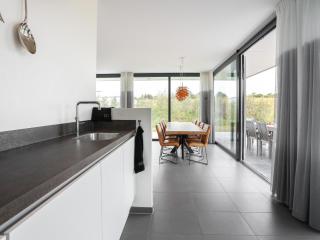 Seaside Getaway with a Beautiful Garden, cleaning included - Kamperland - 7