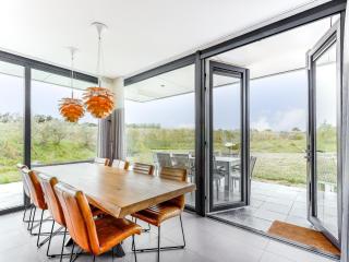 Seaside Getaway with a Beautiful Garden, cleaning included - Kamperland - 8