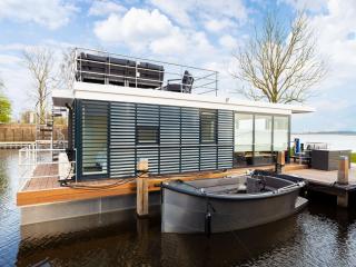 Unique Houseboat on and around the Sneekermeer - Offingawier - 0