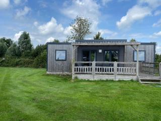 Chalet in Friesland near Alde Feanen Park, cleaning included - De Veenhoop - 9