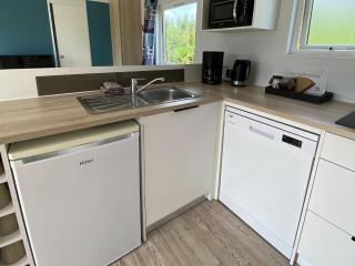 Chalet in Friesland near Alde Feanen Park, cleaning included - De Veenhoop - 5