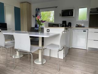 Chalet in Friesland near Alde Feanen Park, cleaning included - De Veenhoop - 8