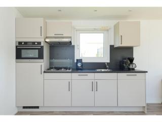 Chalet in Zeeland near Stelleplas Pond, cleaning included - 3