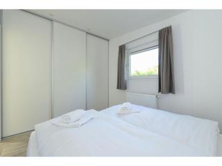 Chalet in Zeeland near Stelleplas Pond, cleaning included - heinkenszand - 1