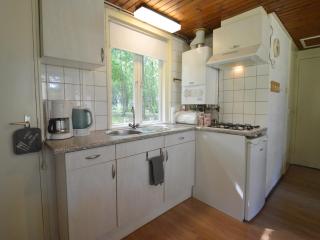 Detached bungalow with lovely covered terrace, cleaning included - Stramproy - 8