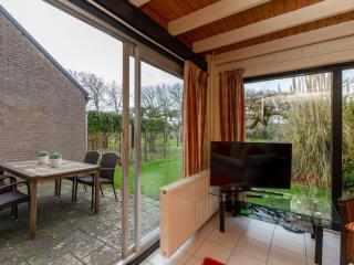 Attractive holiday home with shared pool, cleaning included - Burgh Haamstede - 1