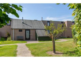 Attractive holiday home with shared pool, cleaning included - Burgh Haamstede - 2