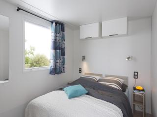 Chalet in Friesland near Alde Feanen, cleaning included - De Veenhoop - 3