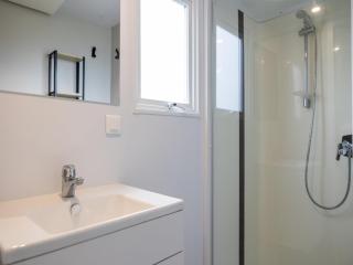 Chalet in Friesland near Alde Feanen, cleaning included - De Veenhoop - 1