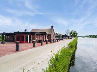 Canal-Side Retreat with Sauna, cleaning included - Schuilenburg - 9