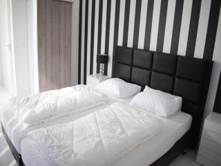 Holiday Home with Jetty next to golf course, cleaning included - Zeewolde - 8