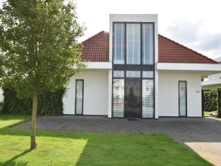 Holiday Home with Jetty next to golf course, cleaning included - Zeewolde - 9