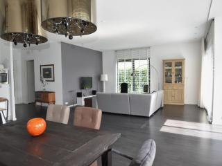 Holiday Home with Jetty next to golf course, cleaning included - Zeewolde - 4
