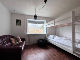 Lovely 5-bedroom House With Cozy Interiors - Trongisvágur - 1