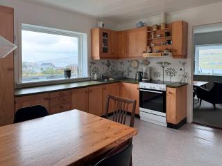 Lovely 5-bedroom House With Cozy Interiors - Trongisvágur - 6