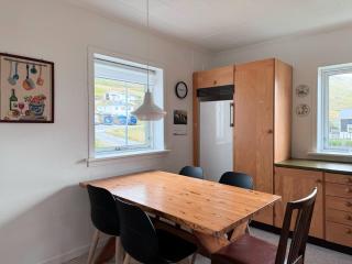 Lovely 5-bedroom House With Cozy Interiors - Trongisvágur - 4