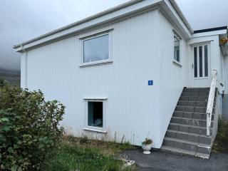 Lovely 5-bedroom House With Cozy Interiors - Trongisvágur - 3