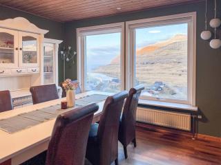 Cozy Home With Fantastic Views - - 5