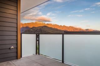 Remarkable Views On Queenstown Hill With Hot Tub - 5