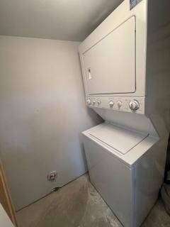 Entire 1 bedroom basement suite with Kitchenette and Laundry - Edmonton - 5