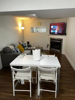 Entire 1 bedroom basement suite with Kitchenette and Laundry - Edmonton - 1