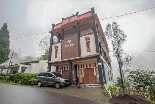 RedDoorz at Hotel Huni Raya Bromo - Pasuruan - 4