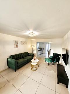 Spacious Modern 4BD House - Hull - 6