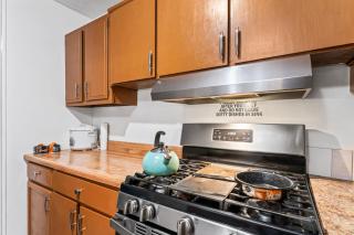 Budget Compact Stay On 6th Ave - 7