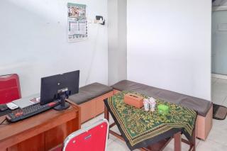 RedDoorz Syariah at Fariza Guesthouse Kendal - Brangsong - 3