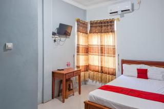 RedDoorz Syariah at Fariza Guesthouse Kendal - Brangsong - 0