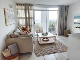 Chaka's Paradise Apt with stunning Sea Views!! - 4