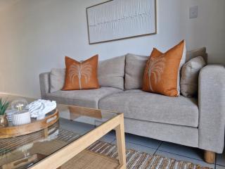 Chaka's Paradise Apt with stunning Sea Views!! - Ballito - 3