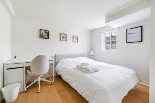 A Picturesque ground floor home surrounded by flowers - 1