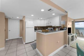 Comfy Oceanfront Condo King Pool FREE Tickets V101 - Myrtle Beach - 7