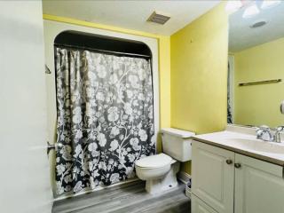 Cozy Beach Condo Pool Sm Dogs ok FREE Tickets D19 - Myrtle Beach - 2