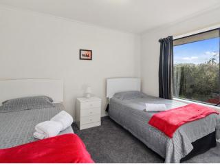 3 bedroom home Tranquil Views - Rotorua - 7