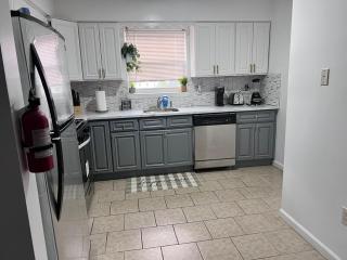 Immaculate Luxury 3KINGs Bed, 2 Bath - Newark - 2