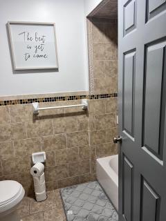 Immaculate Luxury 3KINGs Bed, 2 Bath - Newark - 1