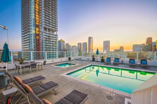 DTLA 2BR Loft with Hot Tub & Rooftop Pool! - 5