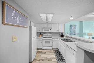 Charming Beach View 3BR King Pool FREE Tickets B152 - Myrtle Beach - 8