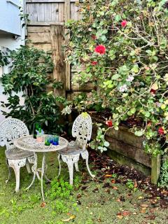 Sandy Toes & Netflix Nights, Relaxing Auckland Retreat - 3