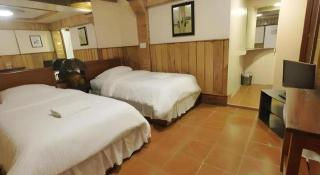 Mountain Lodge Hotel and Restaurant - Baguio - 9