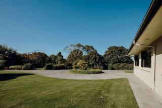 Mt Taranaki Vista - rural escape with scenic views - - 0