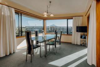 Mt Taranaki Vista - rural escape with scenic views - - 9