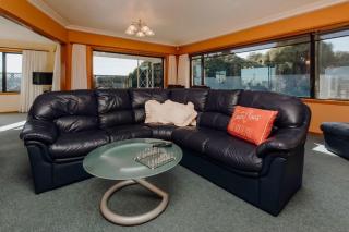 Mt Taranaki Vista - rural escape with scenic views - - 2
