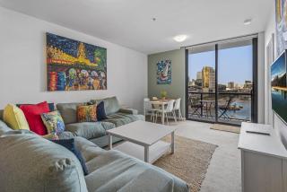 Docklands Waterfront Elegance with Cityscape Views - Melbourne - 8