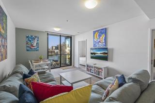 Docklands Waterfront Elegance with Cityscape Views - Melbourne - 5