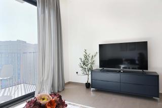 Air Homes - Stylish 2BR Near Dubai Hills Mall & Park - 1
